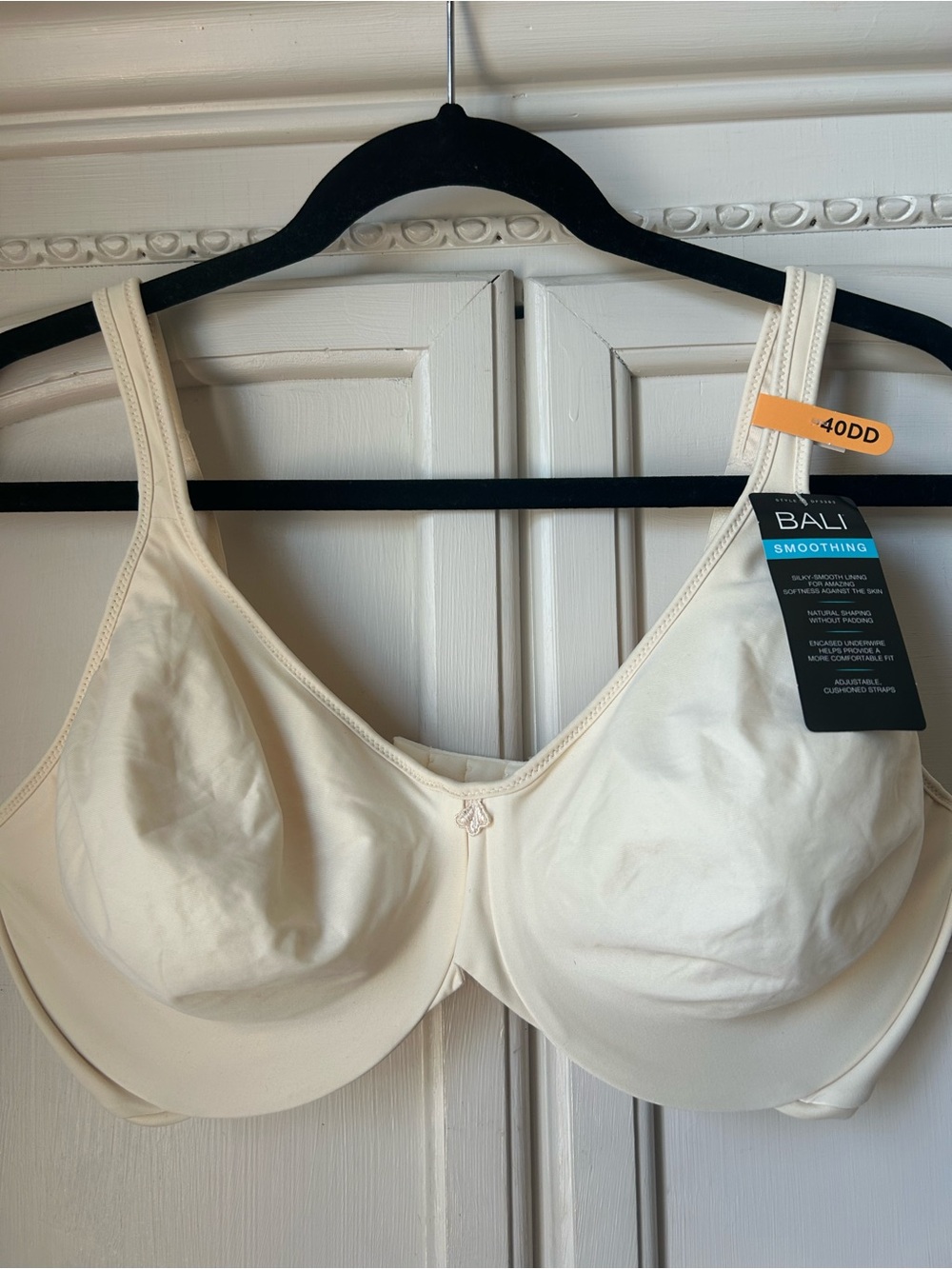 Bali Smoothing Underwire Bra Cream Lightly Lined Underwire Silky Lining 40DD
